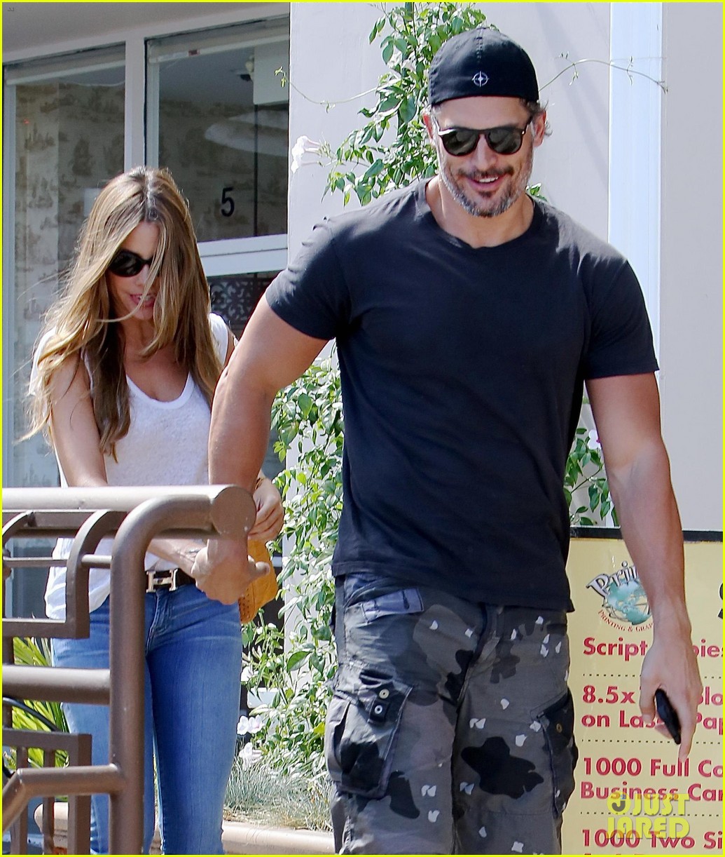 Sofia Vergara Joe Manganiello Look Happy After She Is Named Highest sofia-vergara-joe-manganiello-look-happy-after-she-is-named-highest