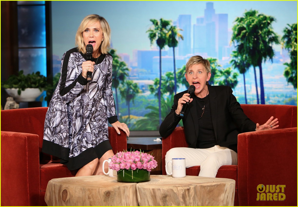 Kristen Wiig Sings 'Let It Go' Awfully with Ellen DeGeneres - Watch the Funny  Video!: Photo 3197522 | Ellen DeGeneres, Frozen, Kristen Wiig Pictures |  Just Jared