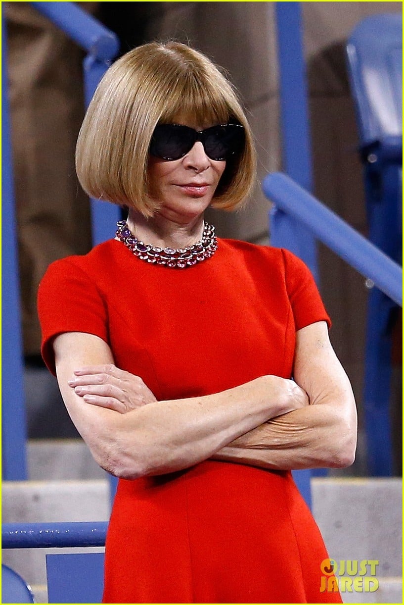 Anna Wintour Still Uses a Flip Phone See the Pics! Photo 3190272