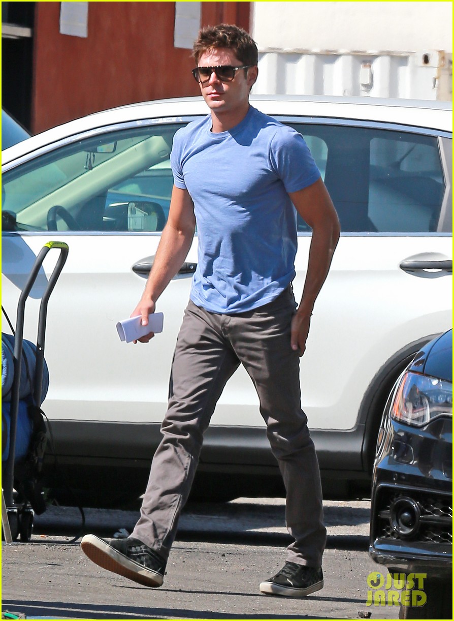 Zac Efron Wears Tight Blue Tee On 'We Are Your Friends' Set Photo 3190015 Zac Efron Photos