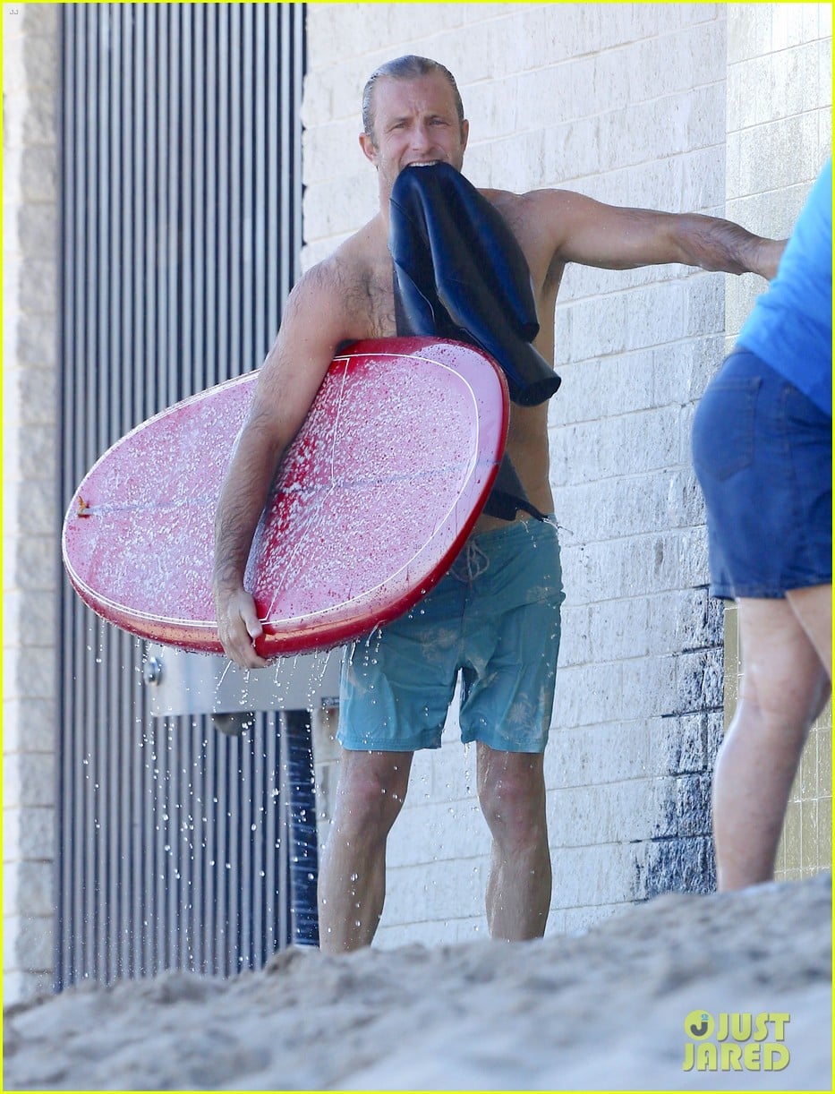 Hawaii Five-O's Scott Caan Strips Down After Surf Session!: Photo ...