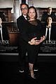 robert downey jr holds wife susans baby bump 05