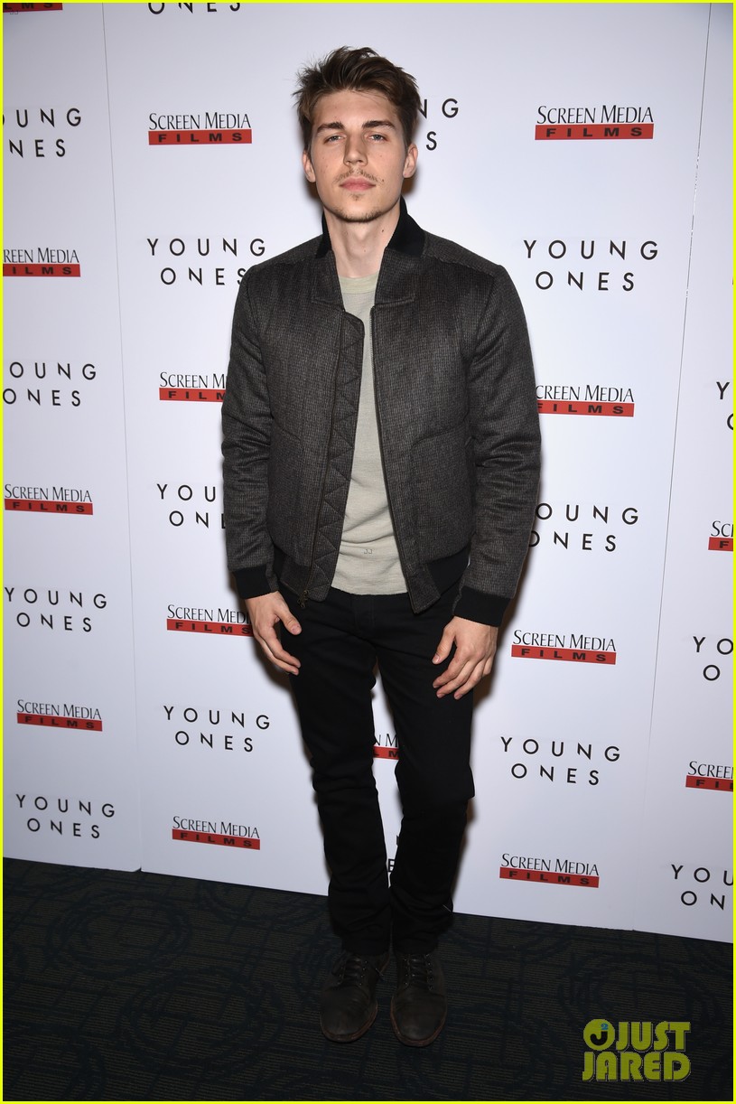 Edward Norton Gets Coffee with Michael Keaton in New 'Birdman' Clip Watch Now! Photo 3215123