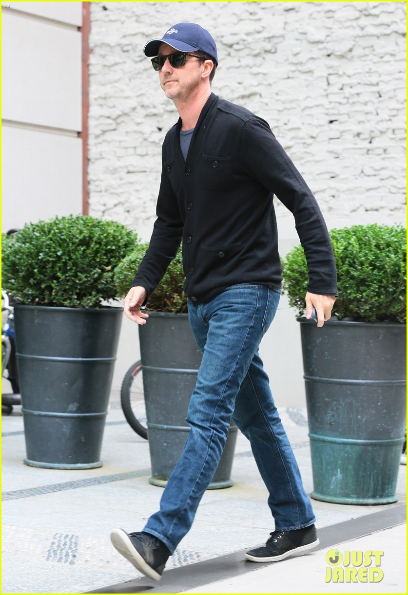Edward Norton Gets Coffee with Michael Keaton in New 'Birdman' Clip Watch Now! Photo 3215127