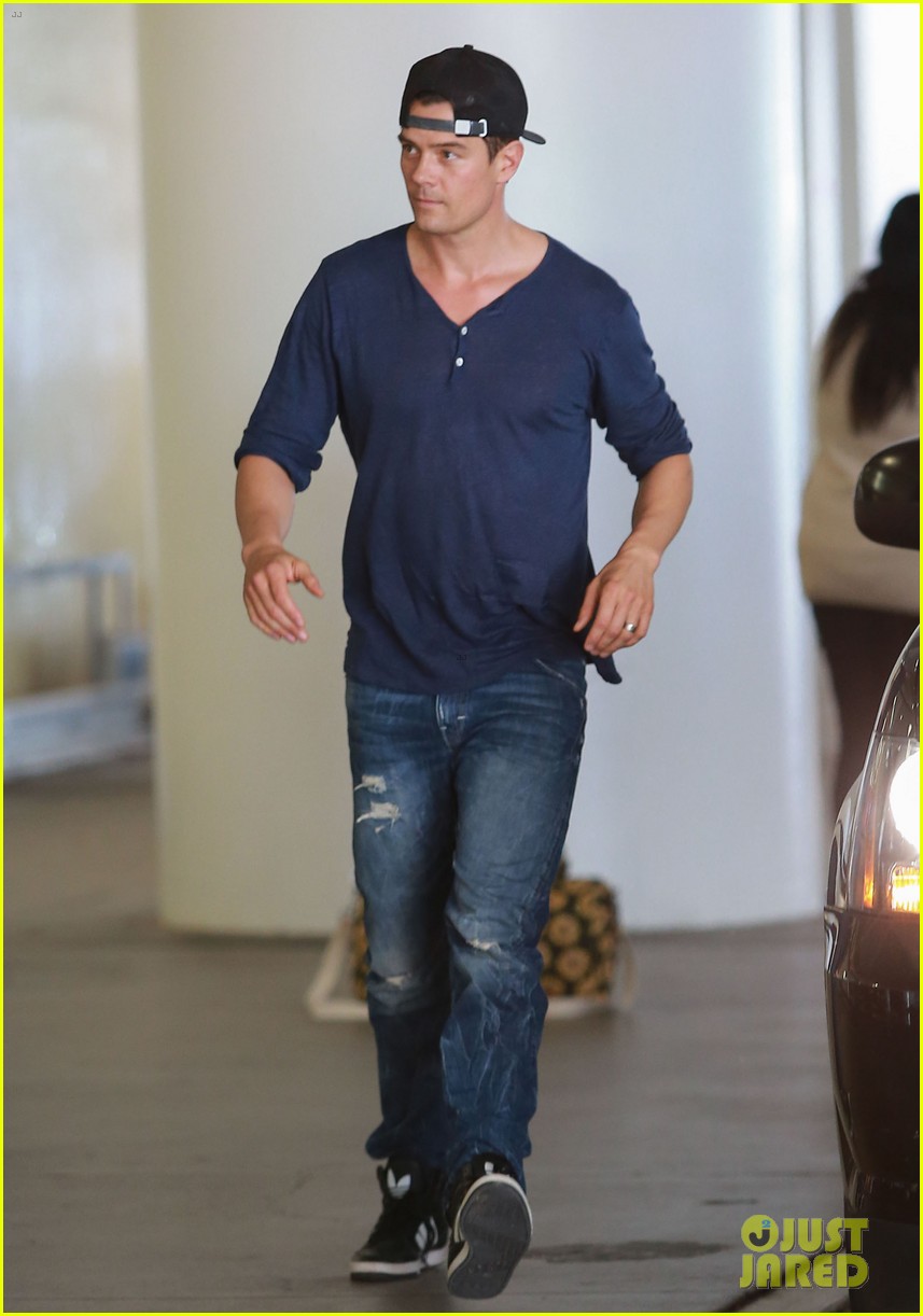 Josh Duhamel Hits LAX Before Fergie Sings National Anthem at Clippers