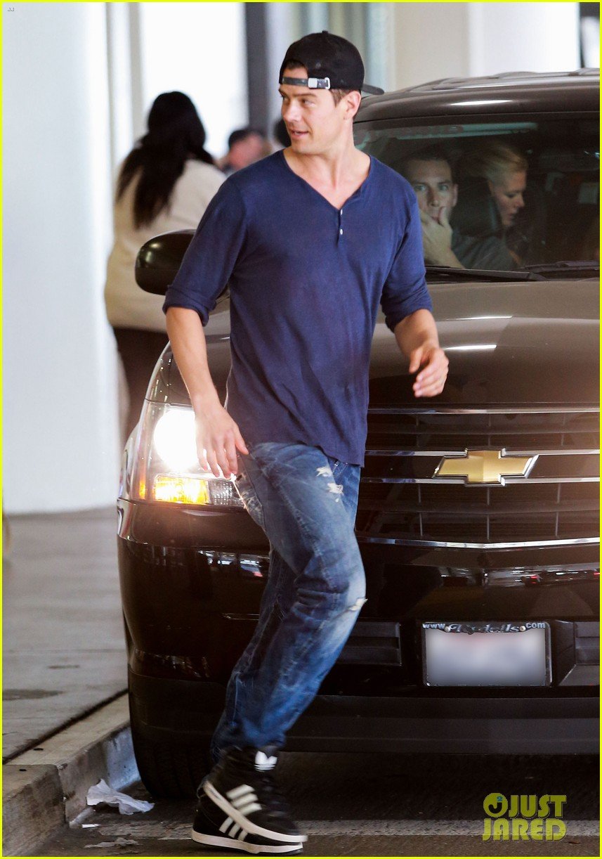 Josh Duhamel Hits LAX Before Fergie Sings National Anthem at Clippers