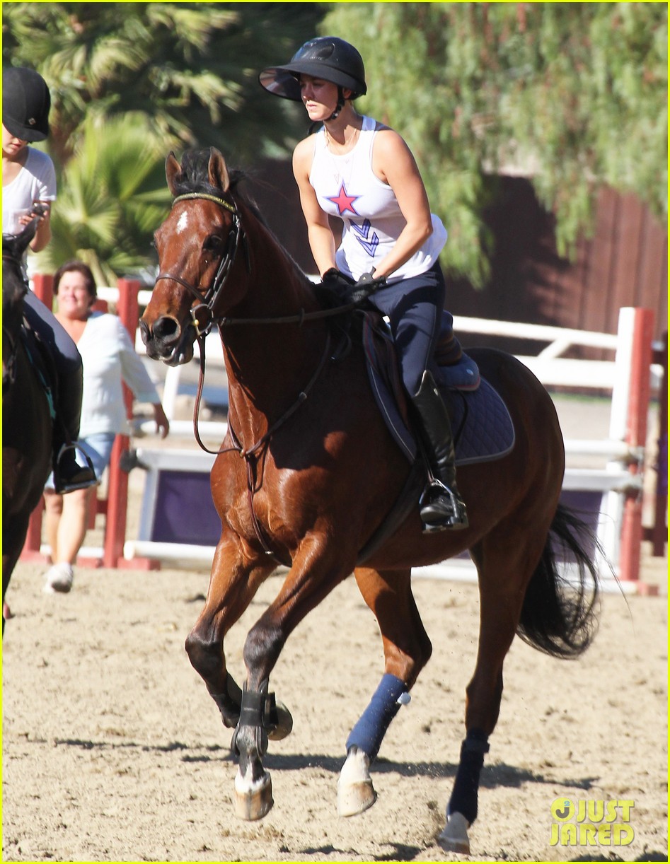 Kaley Cuoco Loves Her 'Mr SweetThang' Ryan Sweeting Photo 3227598(01)