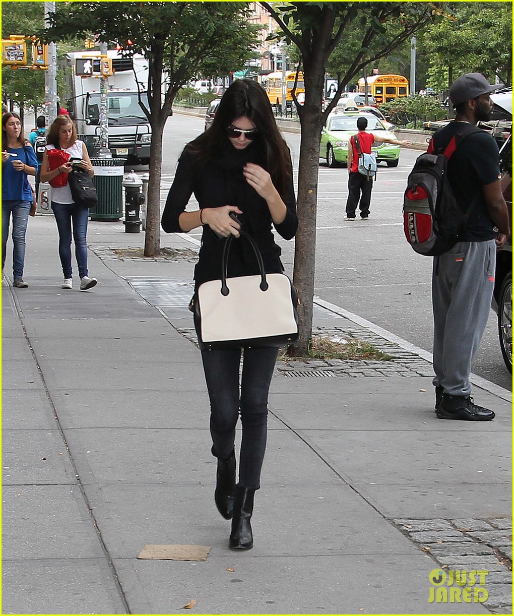 Kylie Jenner Thinks Sister Kourtney Kardashian&rsquo;s Pregnancy Style is