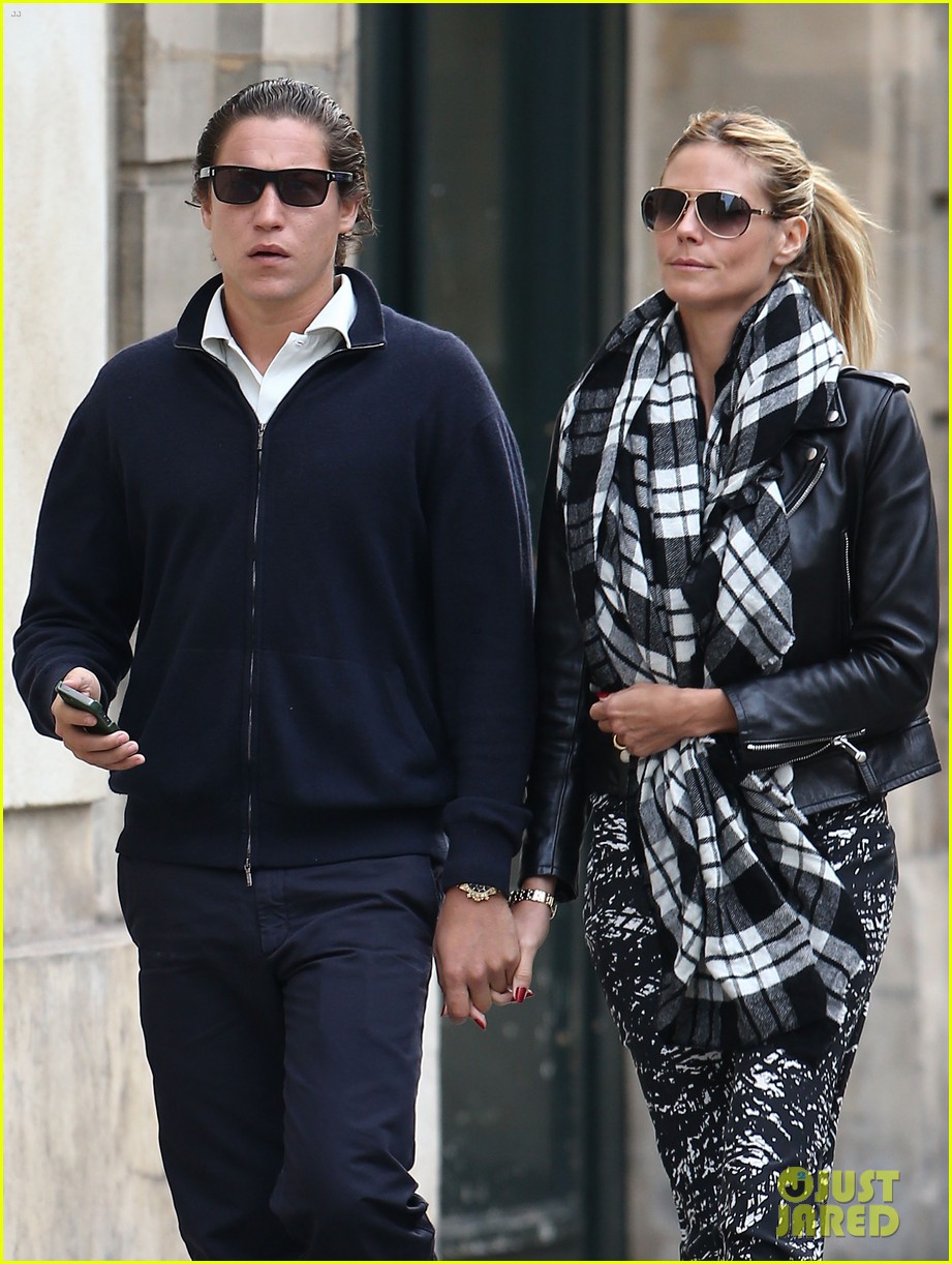 Heidi Klum & Boyfriend Vito Schnabel Enjoy Romantic Stroll in Paris