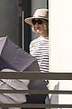 jennifer lawrence gives the middle finger with her umbrella 14