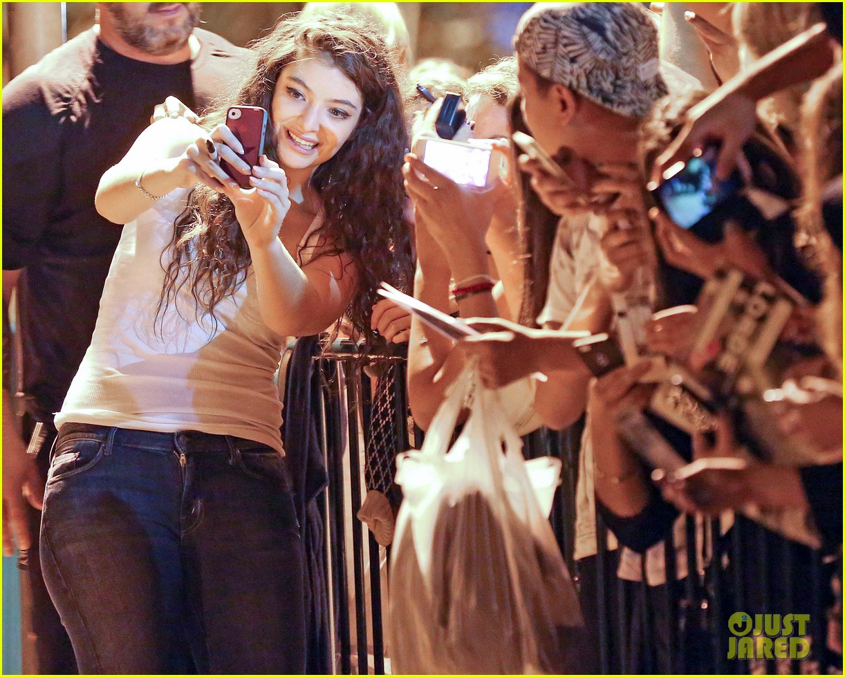 Lorde's 'Yellow Flicker Beat' Makes Grand Entrance On Billboard