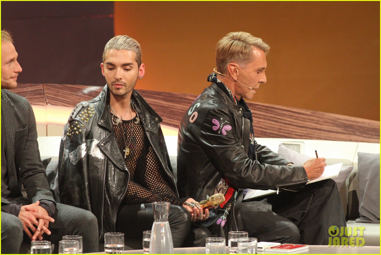 Tokio Hotel's Bill & Tom Kaulitz Perform 'Love Who Loves You Back' Live