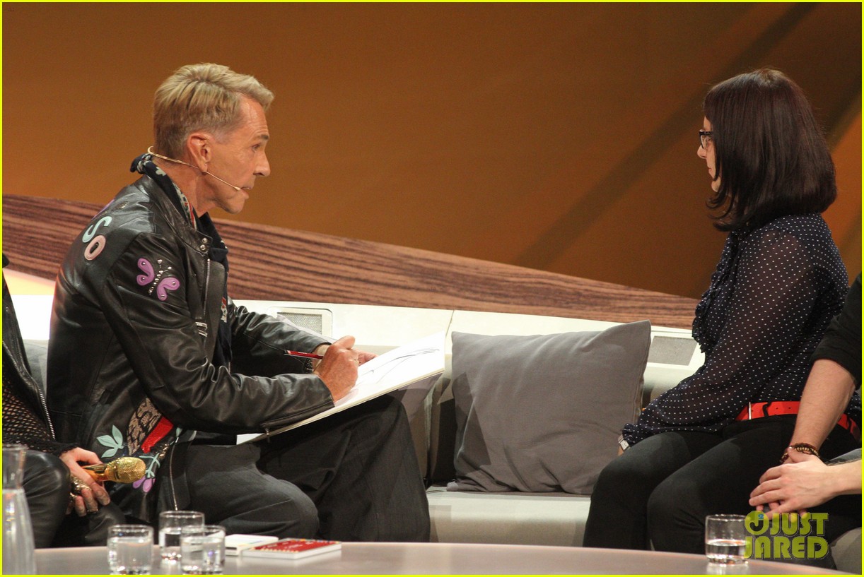 Tokio Hotel's Bill & Tom Kaulitz Perform 'Love Who Loves You Back' Live