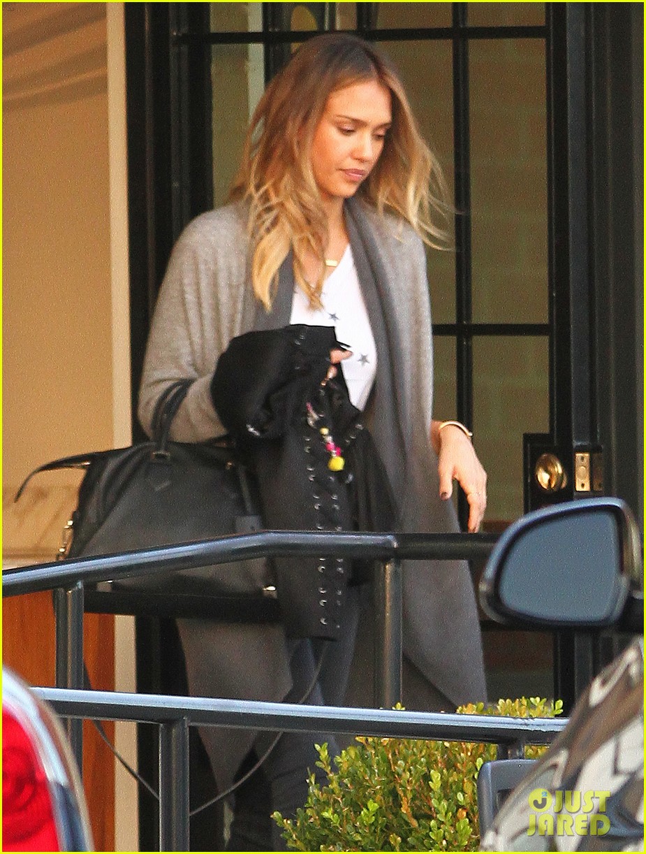 Jessica Alba Goes Blonde & Shows Her Hair Transformation in Video