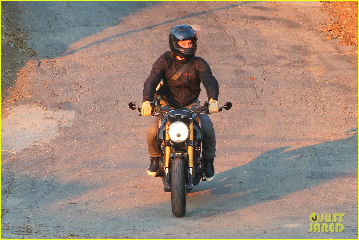 James Franco Interviews Orlando Bloom As Dave Skylark Watch The