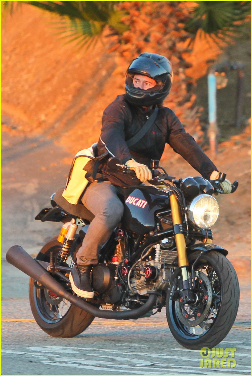 James Franco Interviews Orlando Bloom As Dave Skylark Watch The