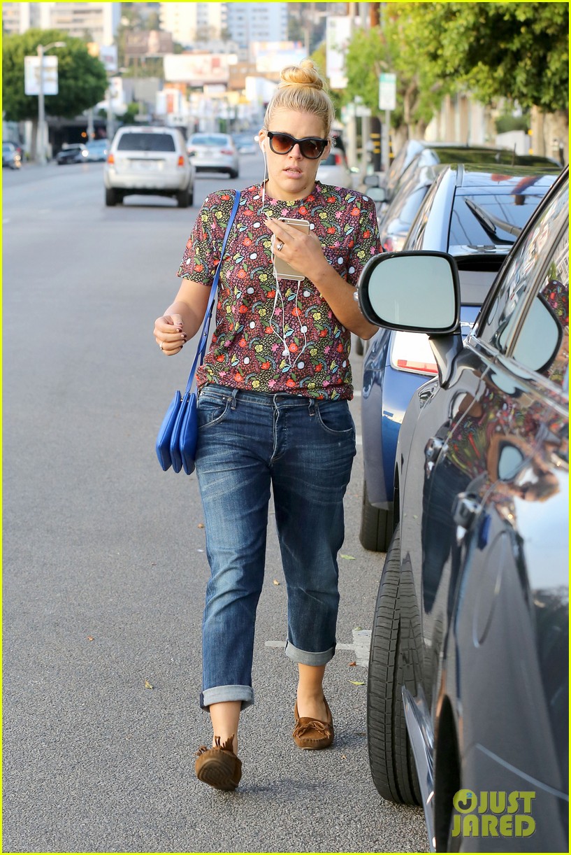 Busy Philipps Can't Get Enough of the 'Serial' Podcast Photo 3243426