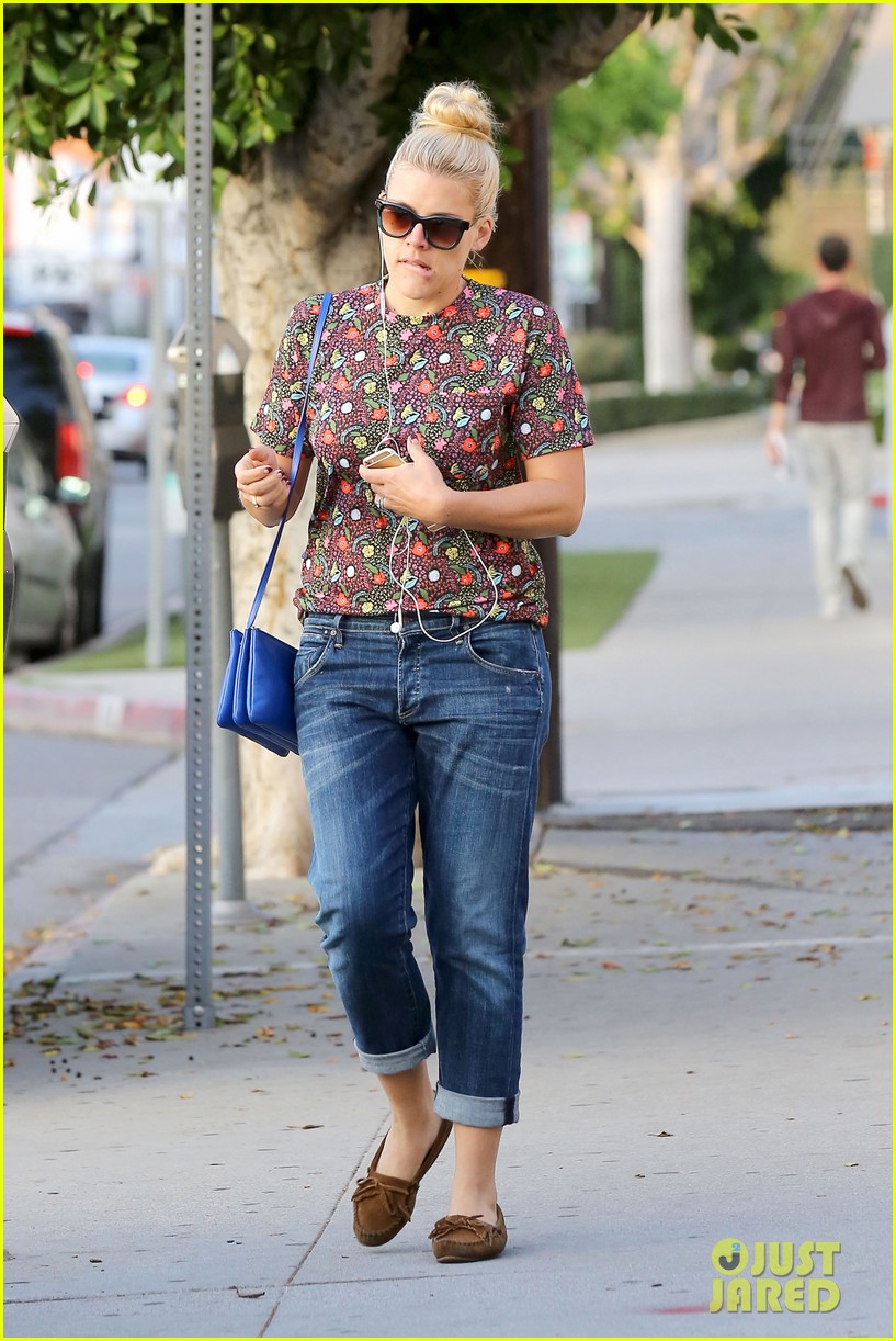 Busy Philipps Can't Get Enough of the 'Serial' Podcast Photo 3243428