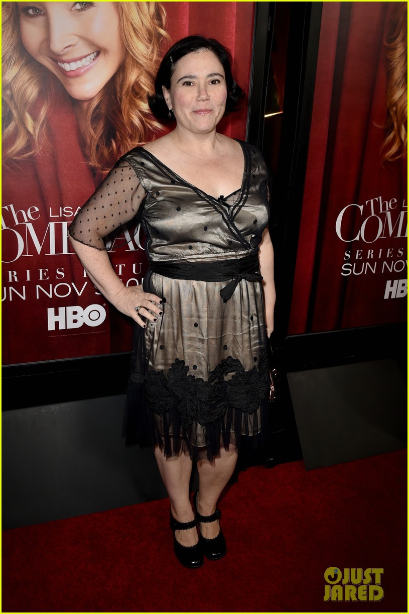 Courteney Cox Supports �Friends� CoStar Lisa Kudrow at Courteney Cox Supports �Friends� CoStar Lisa Kudrow at