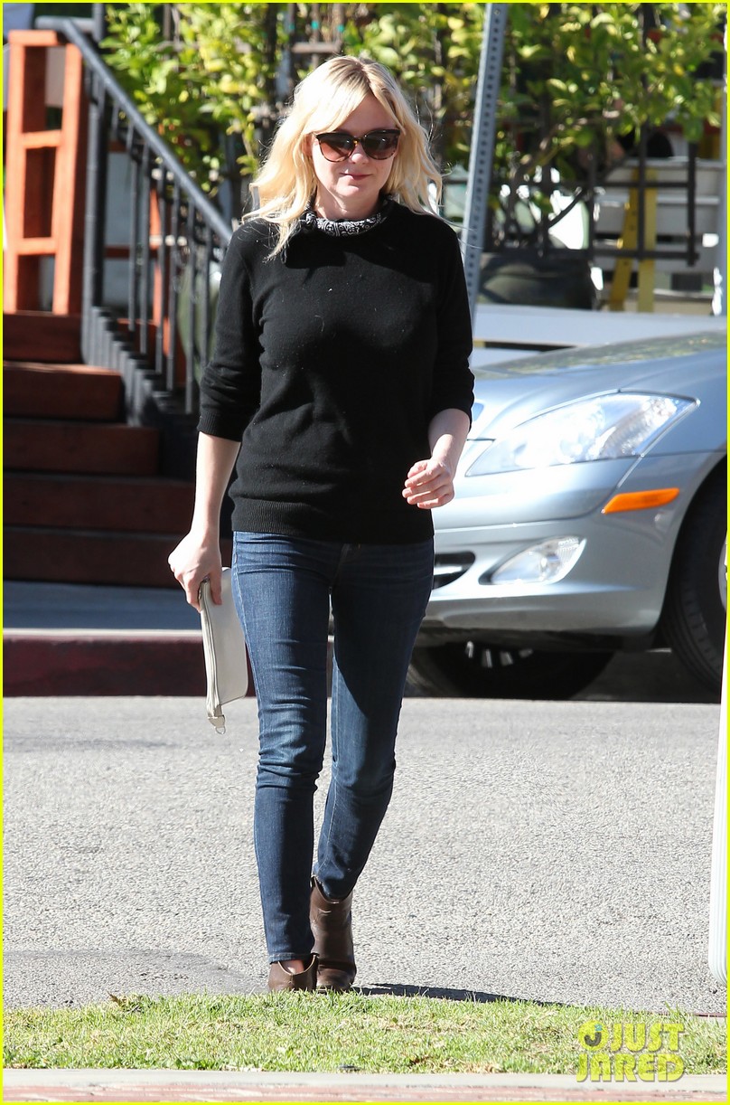 Kirsten Dunst Makes Running Errands Look Stylish: Photo 3250420