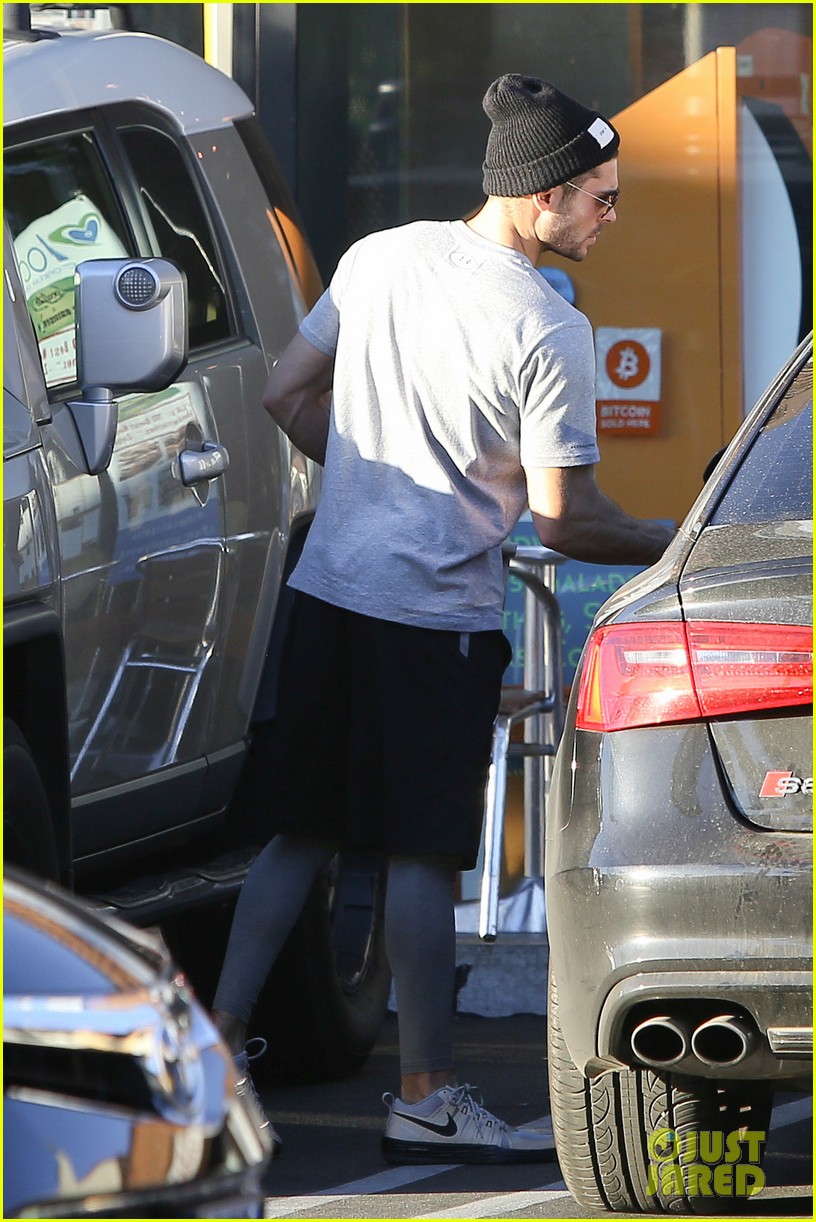 Zac Efron Adopts a Dog with Girlfriend Sami Miro! Photo 3250542 Zac