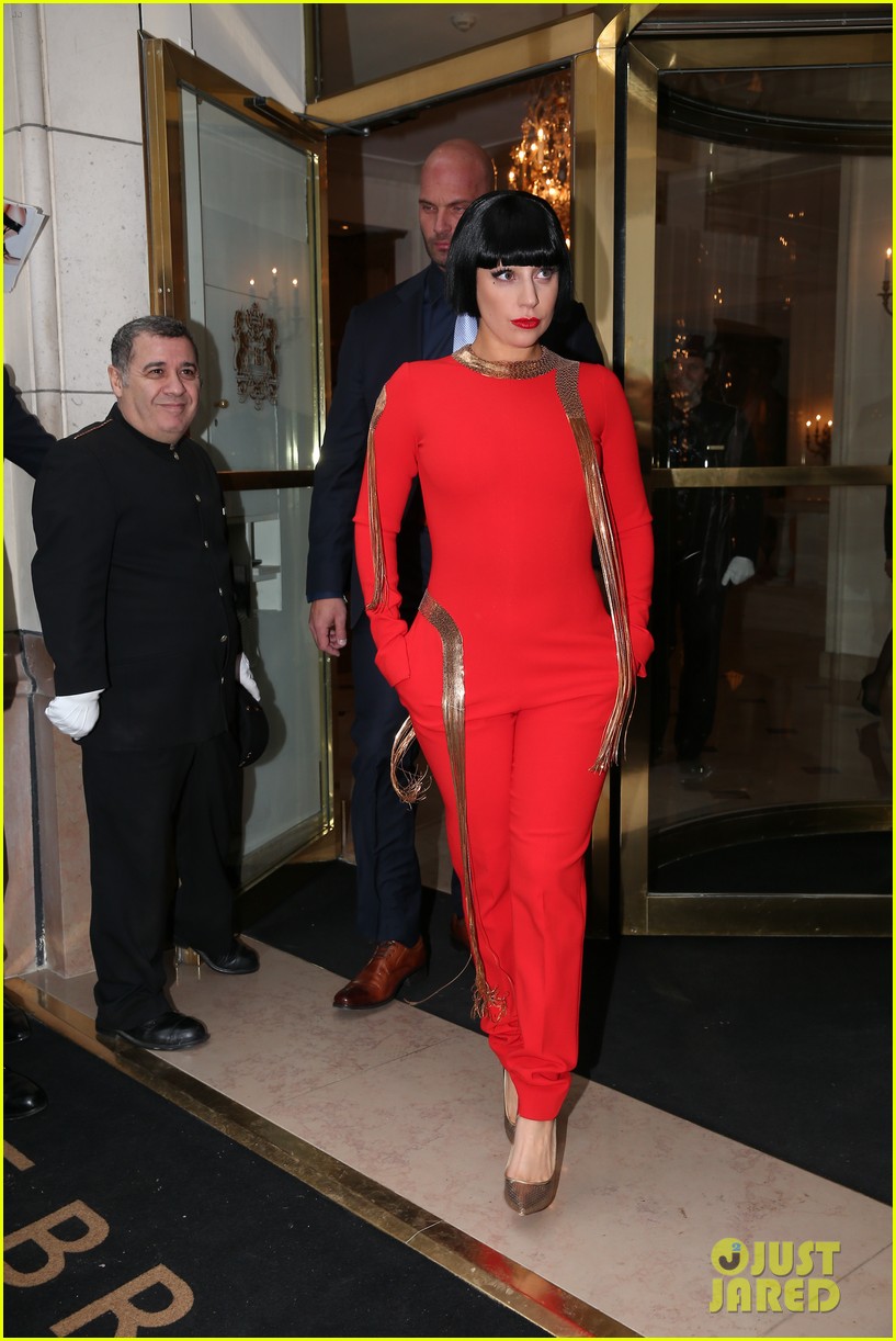 Photo Lady Gaga Heads To New York After Wrapping Tour In Paris 01 photo-lady-gaga-heads-to-new-york-after-wrapping-tour-in-paris-01
