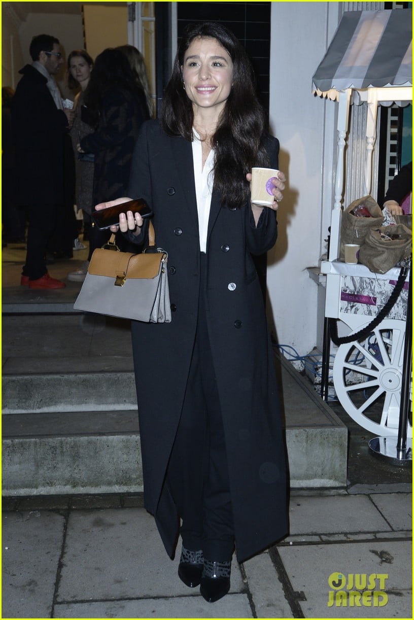 Salma Hayek & Jeremy Irvine Turn on Christmas Lights with Stella