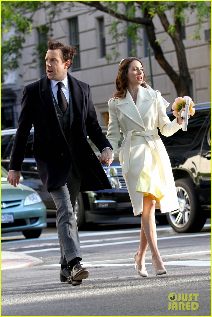 Jason Sudeikis & Alison Brie Get Married in Their Movie 'Sleeping with