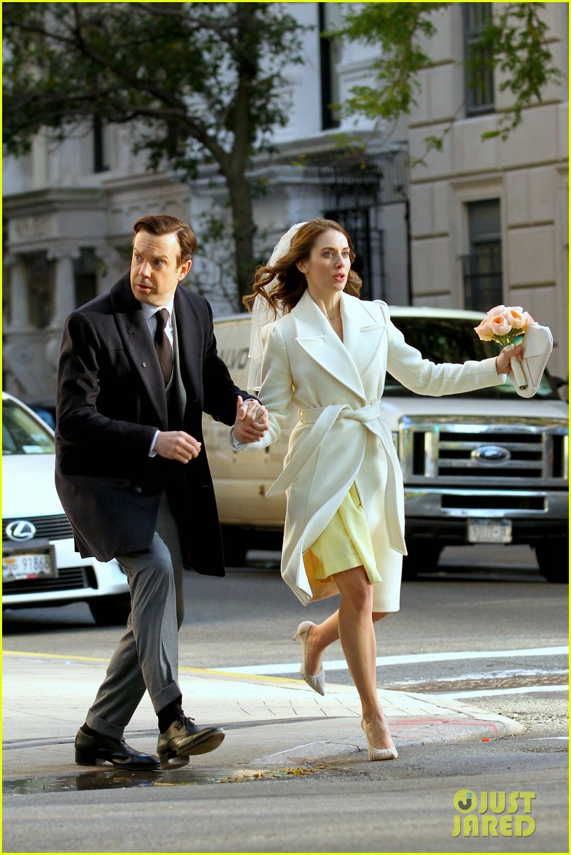 Jason Sudeikis & Alison Brie Get Married in Their Movie 'Sleeping with