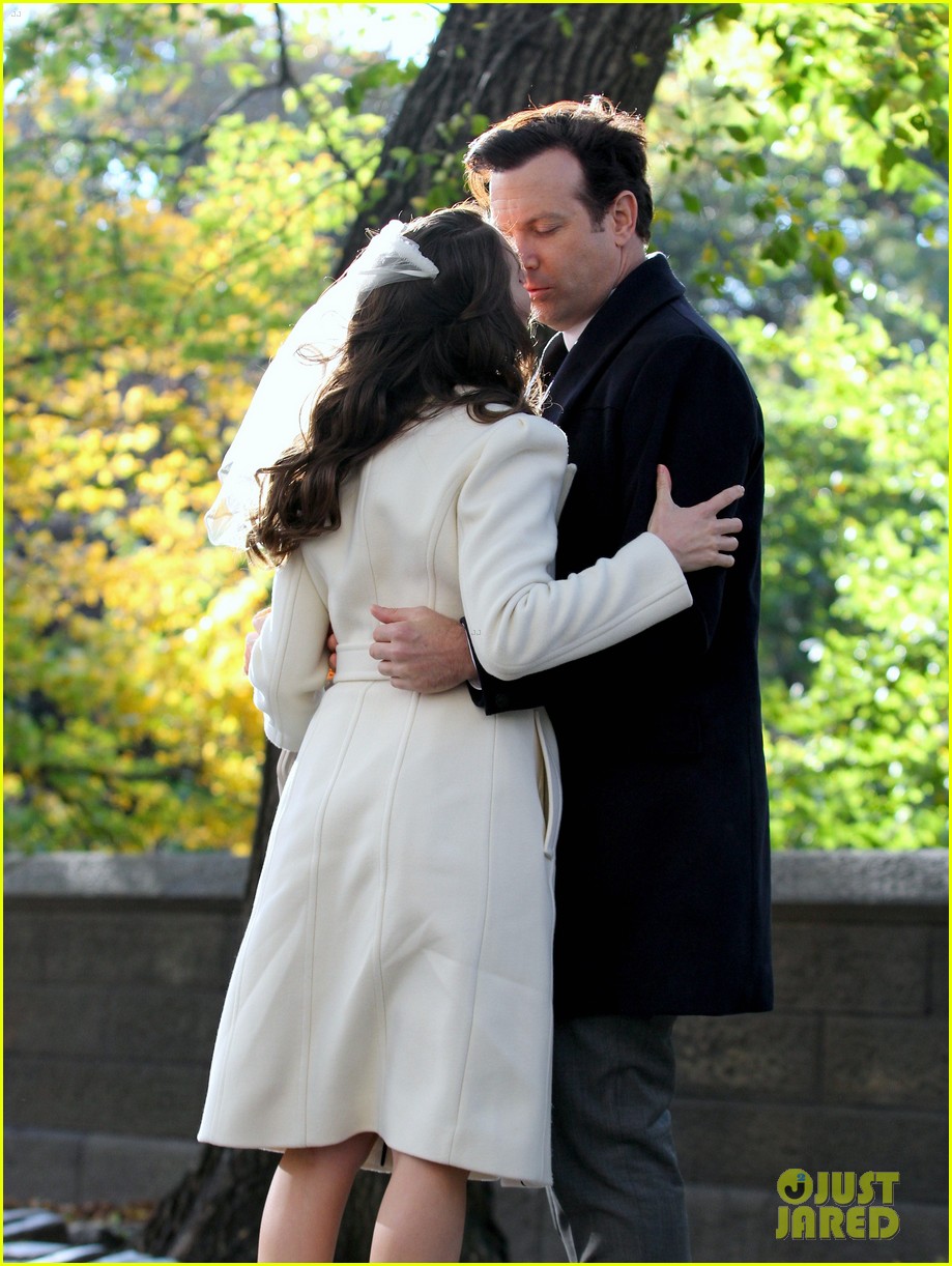 Jason Sudeikis & Alison Brie Get Married in Their Movie 'Sleeping with