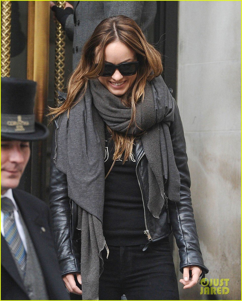 Justin Theroux & Olivia Wilde Shop Together While Jennifer Aniston