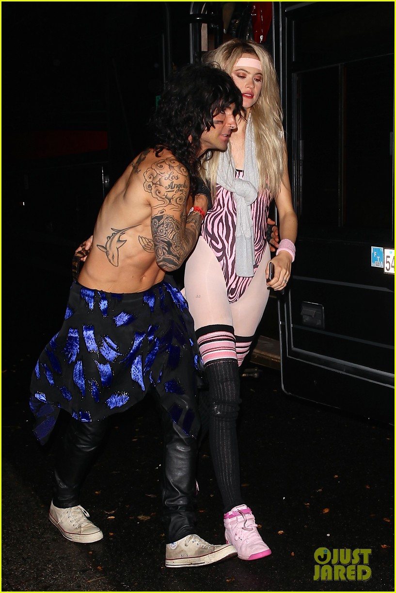 Shirtless Adam Levine & Behati Prinsloo Bring Back the 80s on Halloween