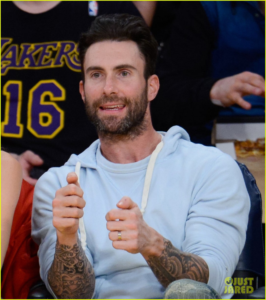 Adam Levine & Behati Prinsloo Make Out on Lakers Kiss Cam!: Photo