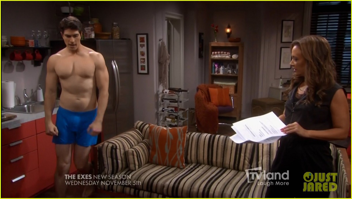 Brandon Routh Goes Shirtless in Tonight's 'The Exes' Premier...