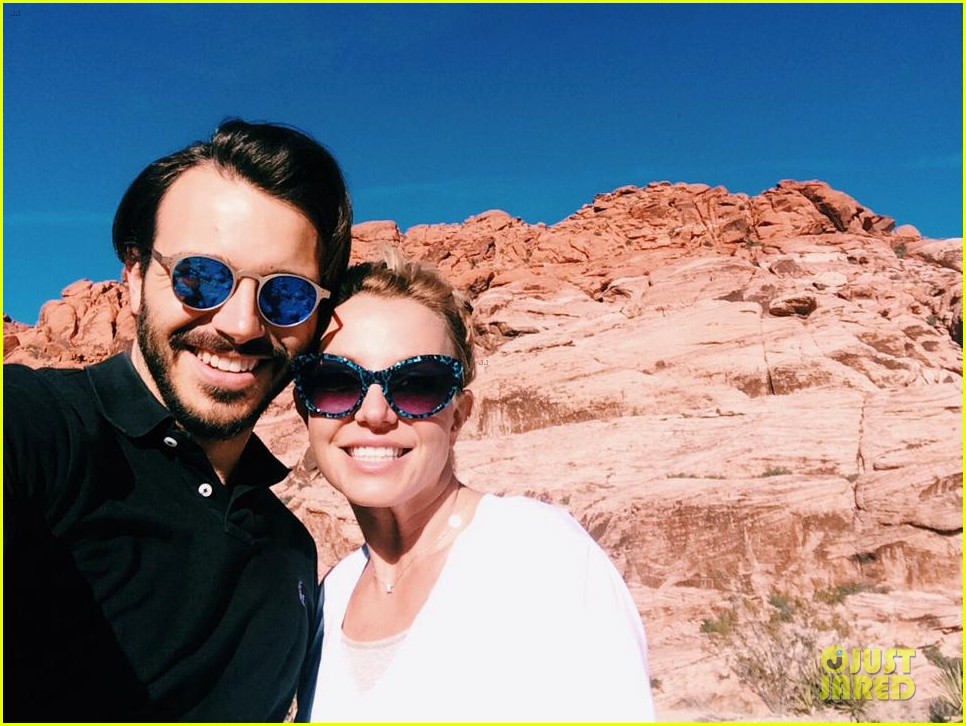Britney Spears & New Boyfriend Charlie Ebersol Share Another Cute Photo(01)