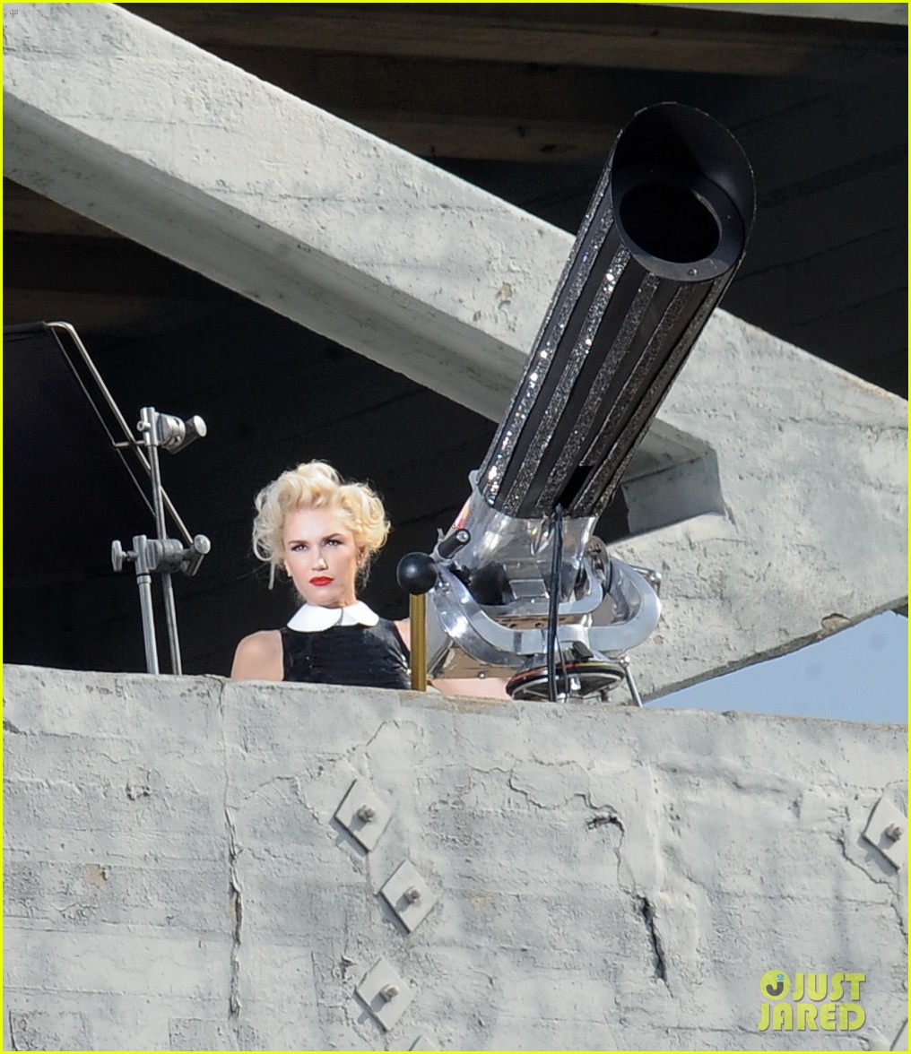 Gwen Stefani Fires a Cannon for Mastercard Commercial Photo 3243052
