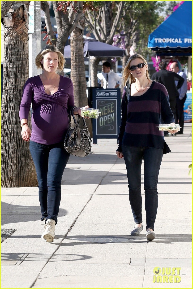 'Varsity Blues' Reunion! Ali Larter & Amy Smart Go Baby Shopping(02)