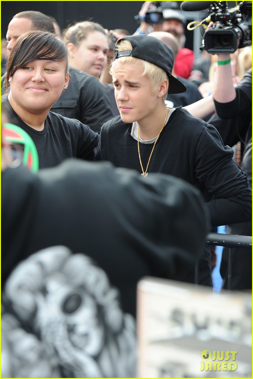Justin Bieber Brings Back His Bleached Blonde 'Eminem' Hair Photo
