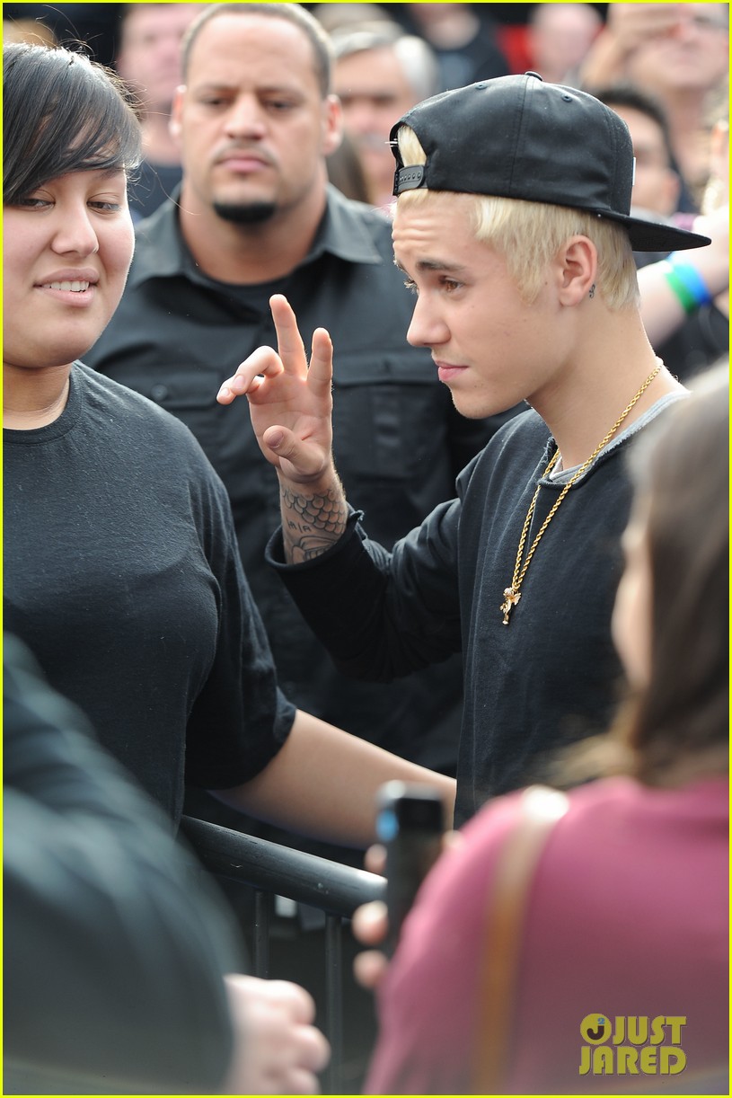 Justin Bieber Brings Back His Bleached Blonde 'Eminem' Hair Photo