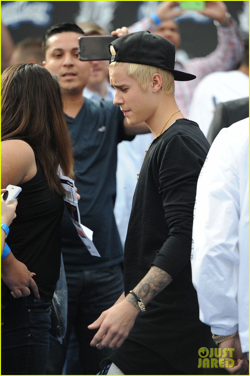 Justin Bieber Brings Back His Bleached Blonde 
