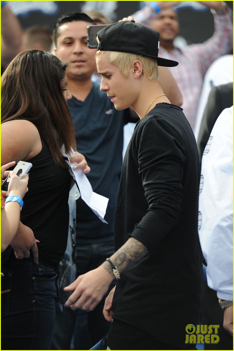 Justin Bieber Brings Back His Bleached Blonde 