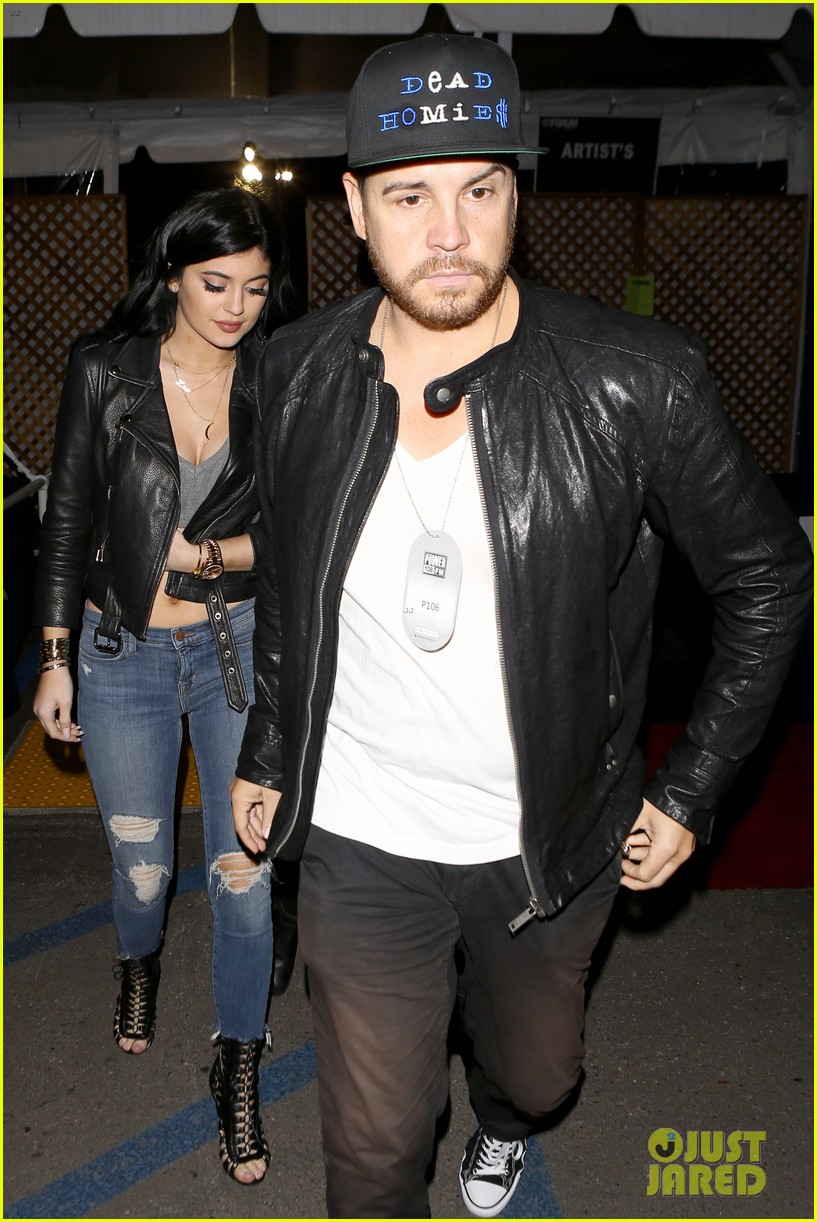 Kendall Jenner & Khloe Kardashian&rsquo;s Sisterly Bond is Ever Apparent at