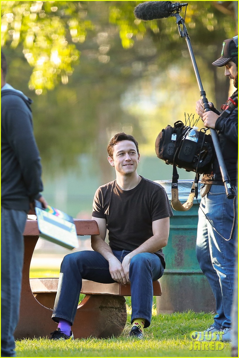 Joseph GordonLevitt Honors His Late Brother with a Quirky Fashion(02)