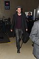 felicity jones ben barnes share a car at lax airport 03