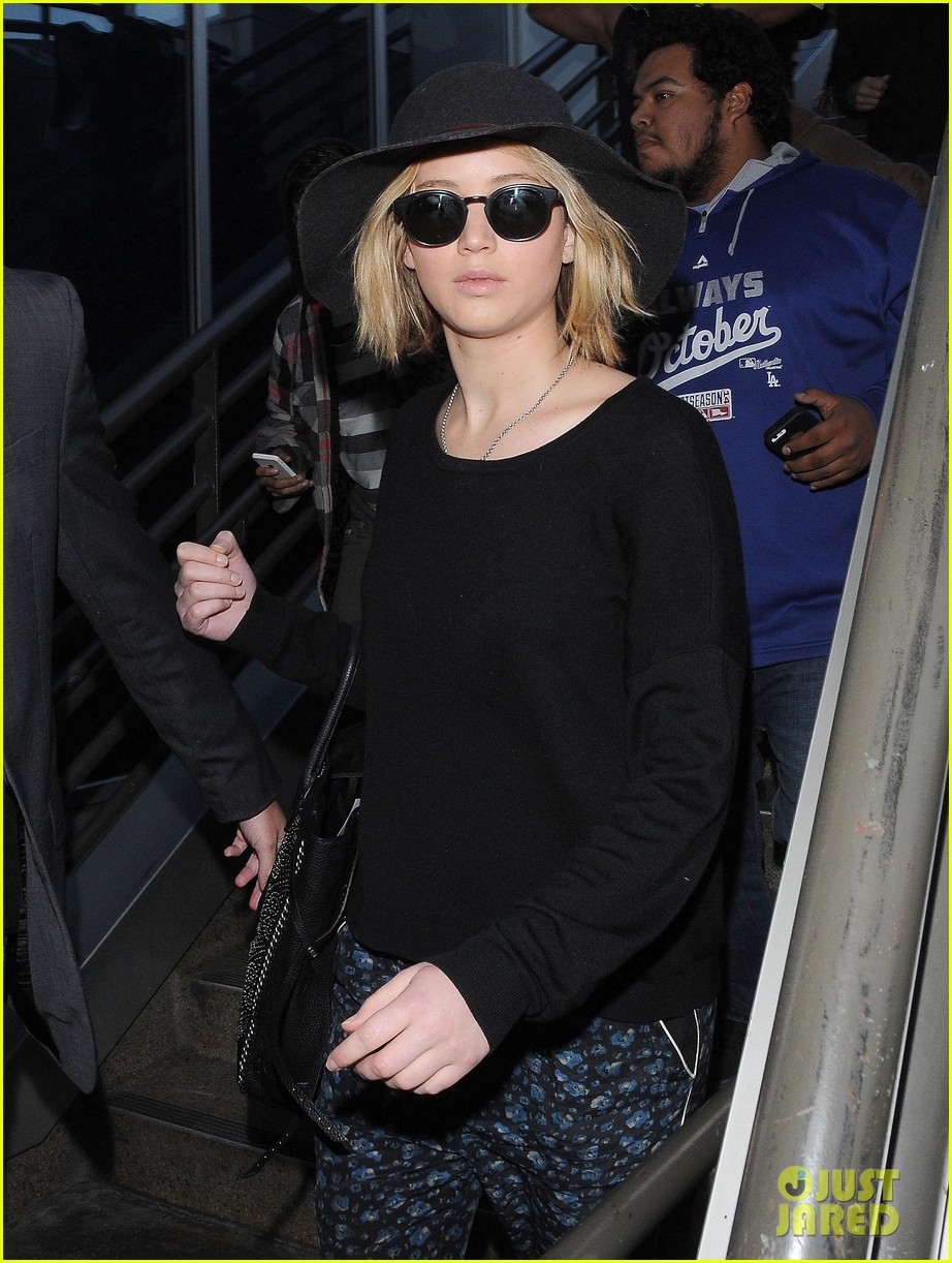 Jennifer Lawrence Arrives at the Airport without Her Hot Bodyguard jennifer ...