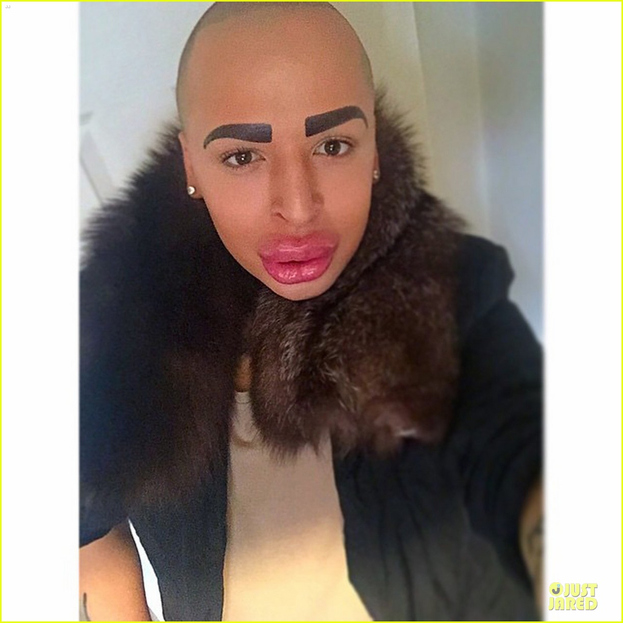Photo: this man paid to look like kim kardashian 25 | Photo 3264618