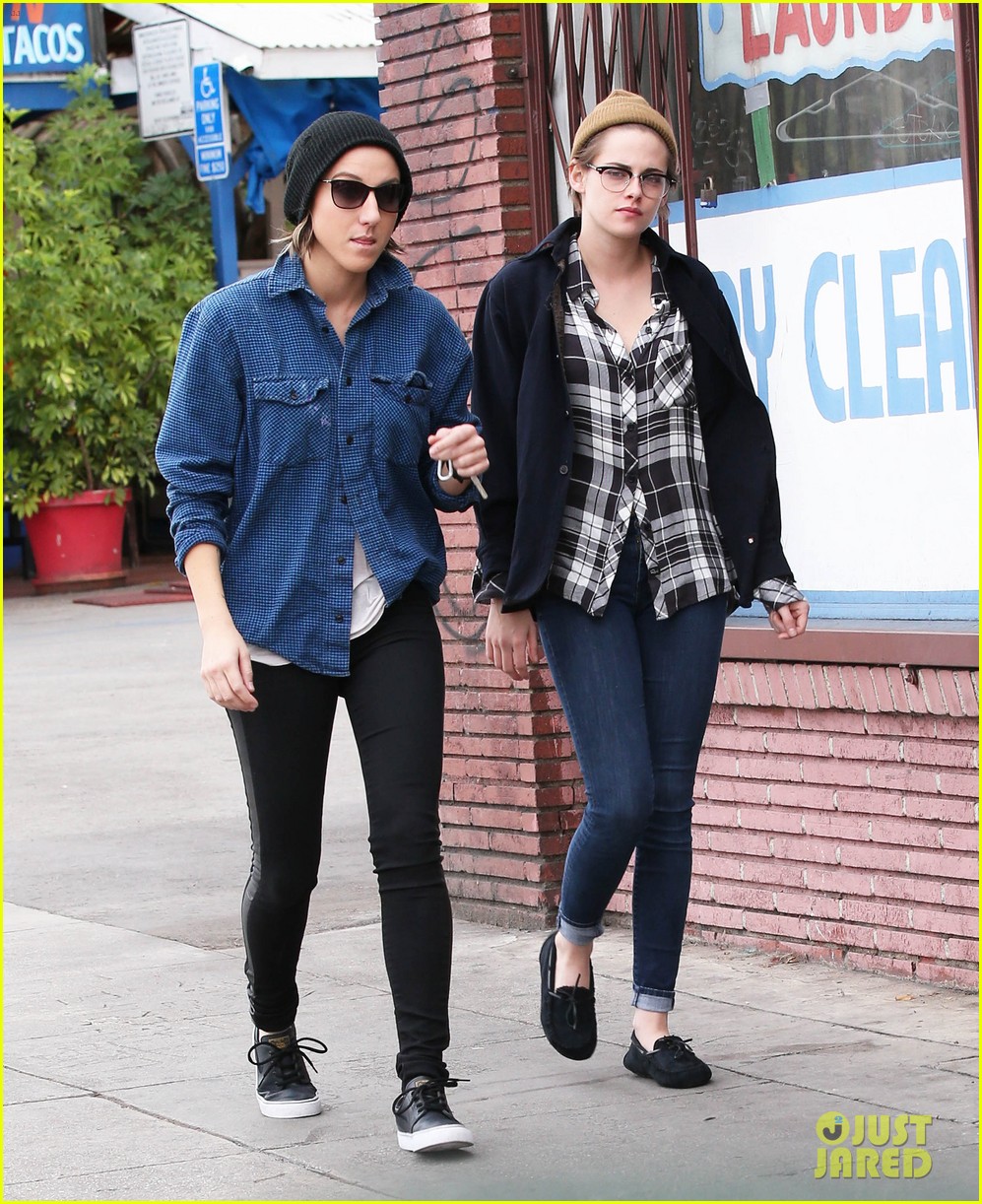 Kristen stewart alicia cargile christmas eve