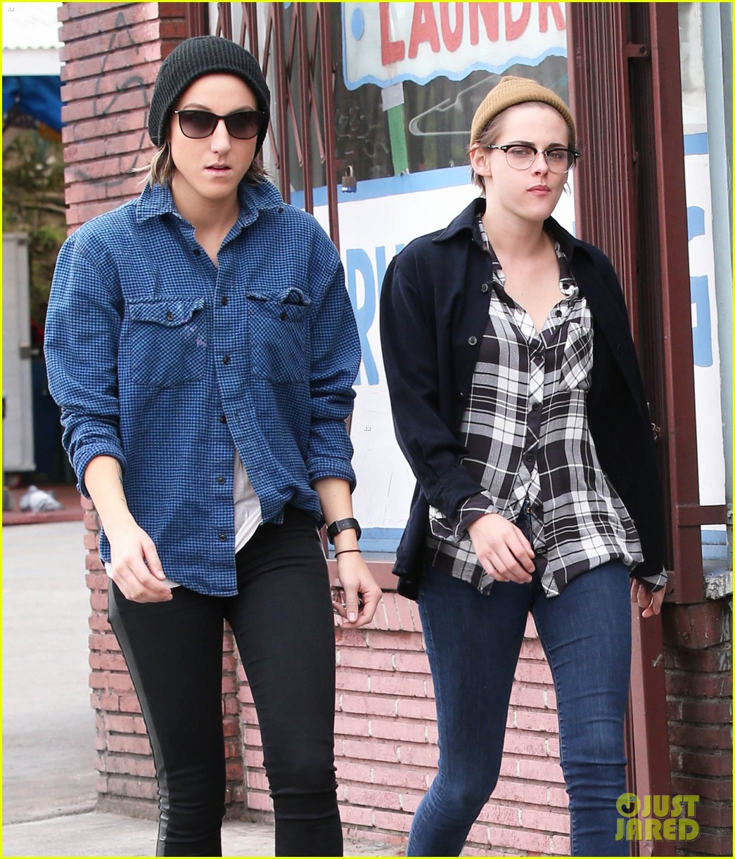 Kristen stewart alicia cargile christmas eve