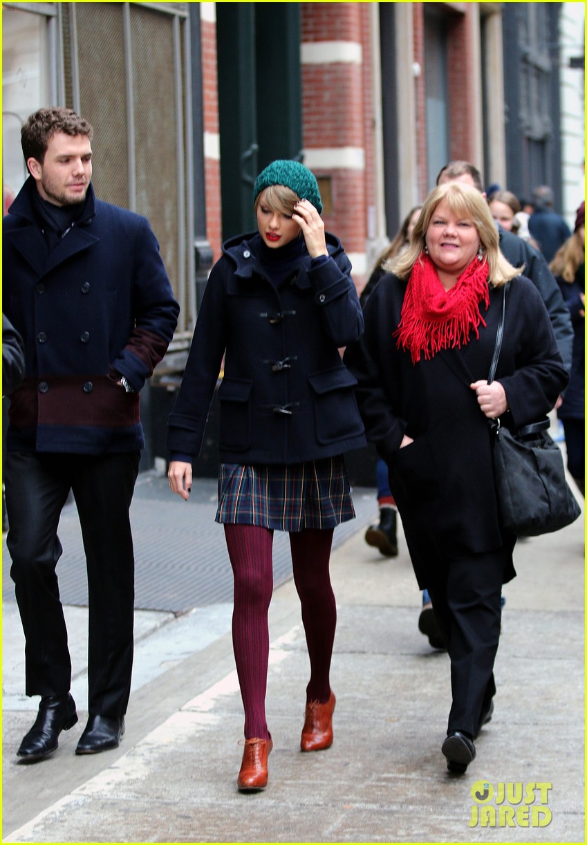 Taylor Swift, Her Brother Austin, & Their Mom Andrea Hang Together Before the Christmas Holiday!: Photo 3267216 | Austin Swift, Taylor Swift Photos | Just Jared: Entertainment News