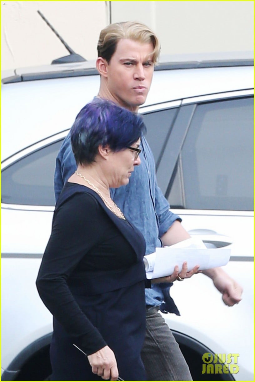 Channing Tatum's Blond Hair is Sight to See on 'Hail, Caesar' Set